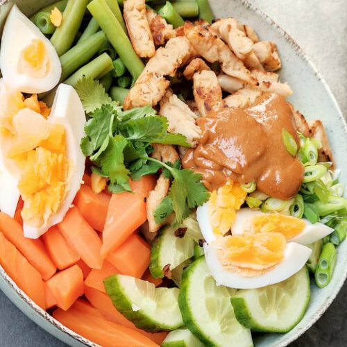 Gado Gado salade met vegetarische kip