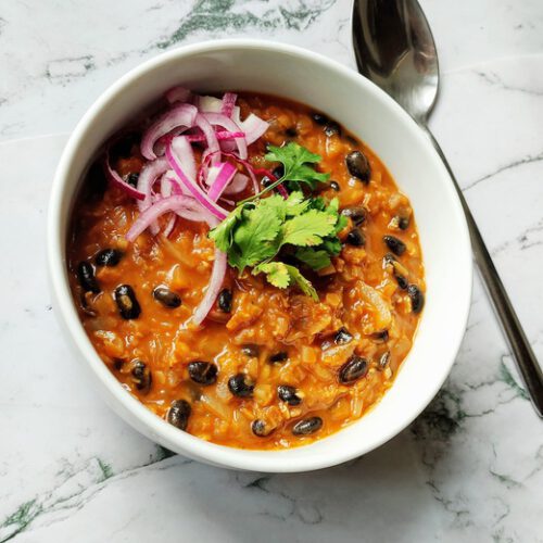 Vegan Linzenstoofpot met Zwarte Bonen