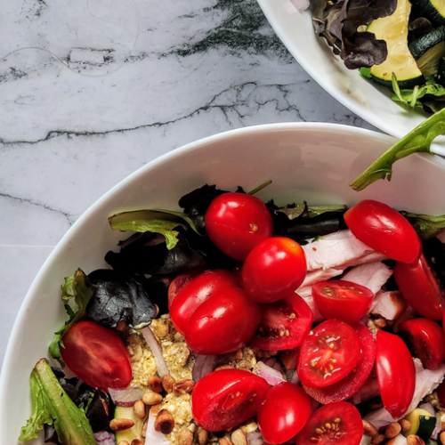 Kipsalade met pesto en courgette