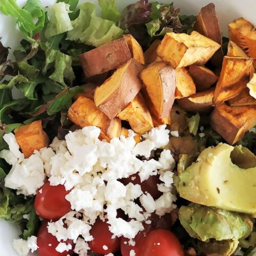Zoete aardappelsalade met feta